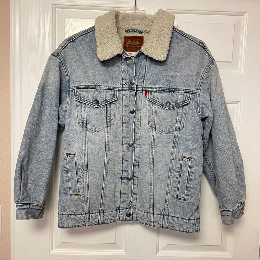 Levi’s Premium Denim Jacket Pockets Faux Fur Lined Americana Trucker women Small
